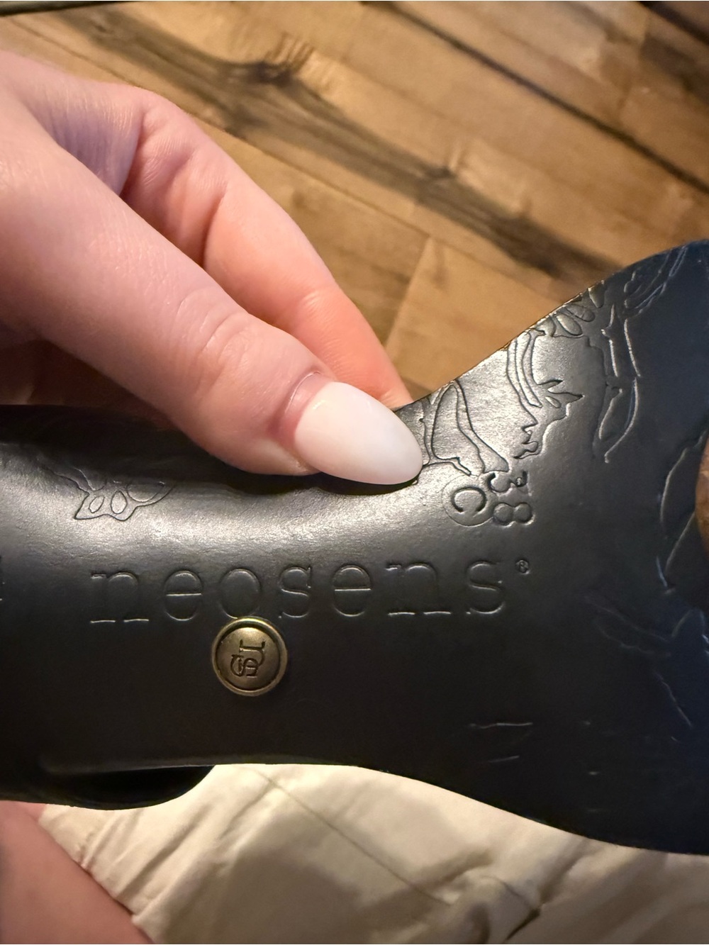 Neosens Black Embossed Leather heel with Metal Logo Stud